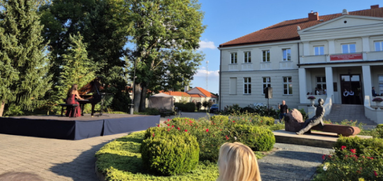 Jubileuszowe spotkanie z Fryderykiem przy ZSEU w Żychlinie