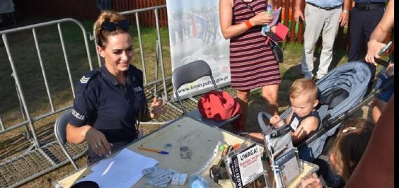 O bezpieczeństwie na pikniku. Z policjantami na plaży