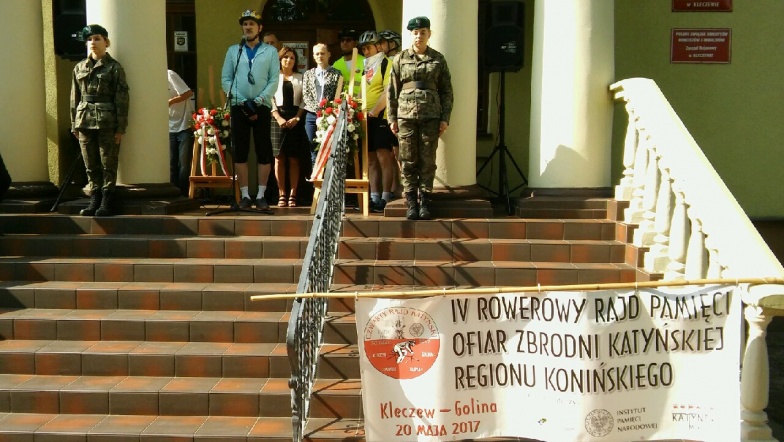 Rowerzyści pamiętają o ofiarach zbrodni katyńskiej. Około 200 osób uczestniczy w rajdzie