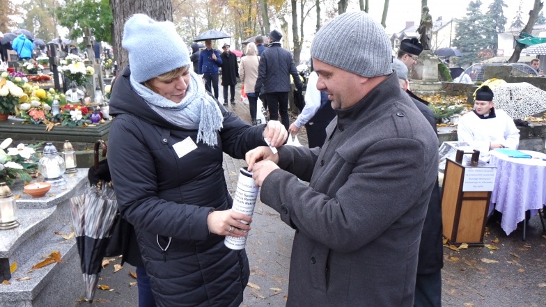 Dziś Wszystkich Świętych. O której godzinie rozpoczynają się msze na cmentarzach?