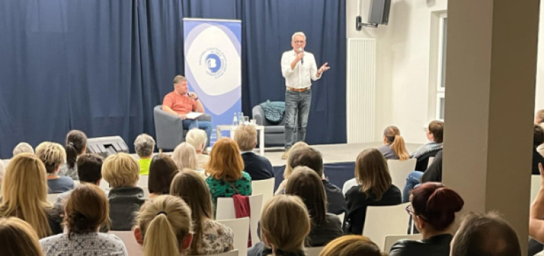 Robert Janowski w staromiejskiej bibliotece