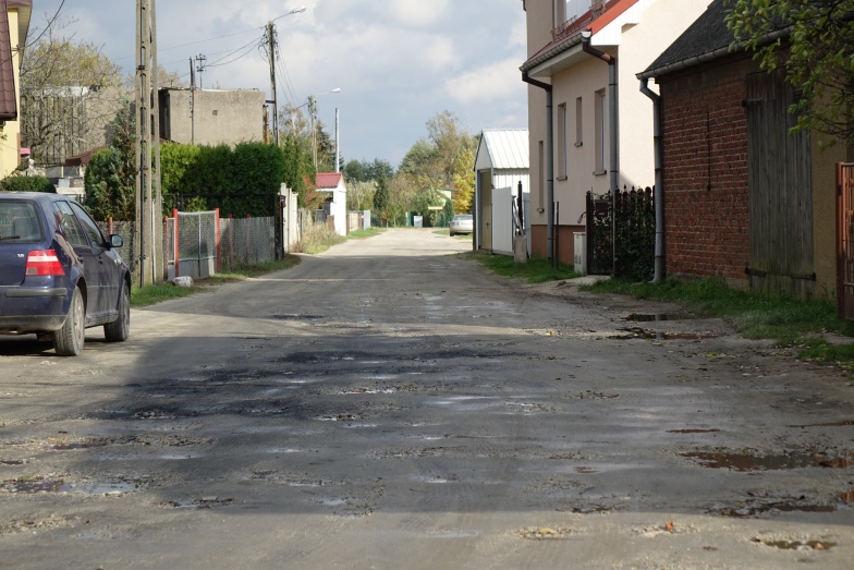 W Gaju dziura na dziurze. Czy mieszkańcy mogą liczyć na naprawę drogi? 