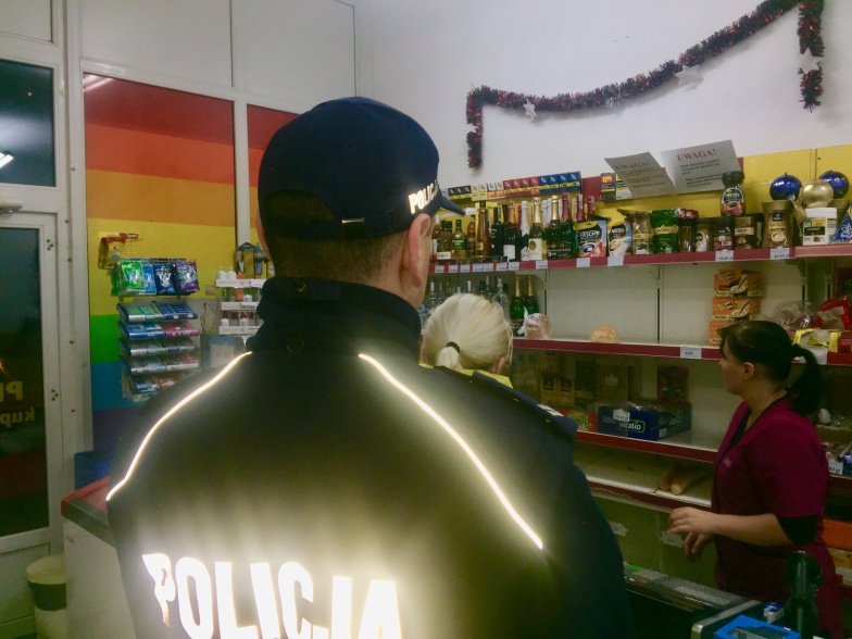 Sprawdzili miejsca sprzedaży alkoholu. Dzielnicowi odwiedzili kilka sklepów