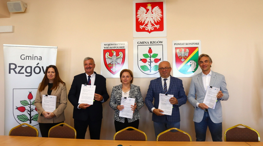 Podpisali umowę na fotowoltaikę. W dwóch gminach zamontują 225 instalacji