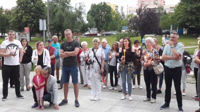 „Twoje prawa są w Twoich rękach”. Łańcuch Światła dziś przed konińskim sądem 