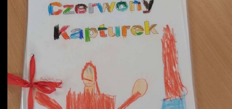 Powstała książeczka o Czerwonym Kapturku. Przedszkolaki narysowały ją w bibliotece