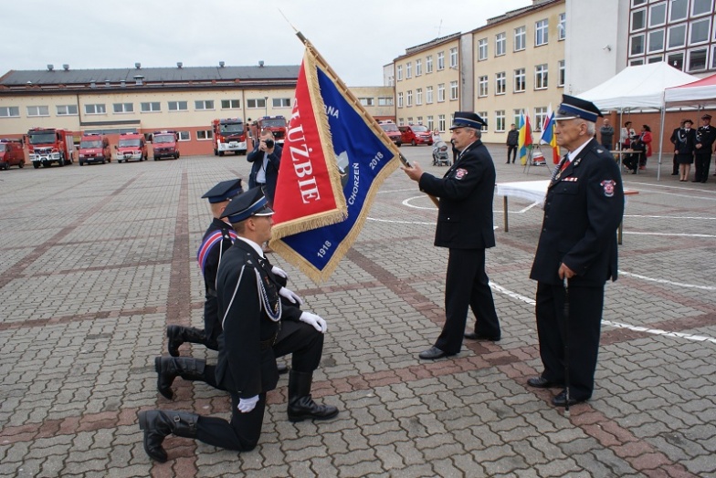 Nowy sztandar na 100-lecie. Druhowie z OSP Konin-Chorzeń świętowali jubileusz