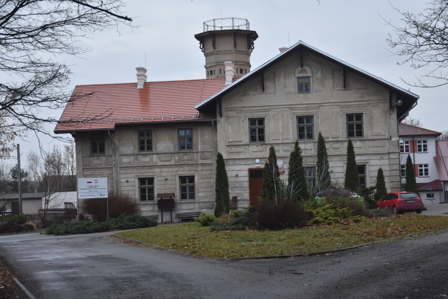 Sąd uznał zasiedzenie pałacu w Brzeźnie przez gminę. Spadkobiercy będą się odwoływać? 