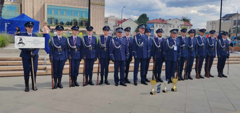 Zespół Musztry Paradnej ZS CKU z wicemistrzostwem ogólnopolskiego przeglądu 