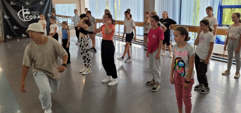 Zespół Tańca CODA na warsztatach. Poznają różne style tańca i pracują z uznanymi instruktorami