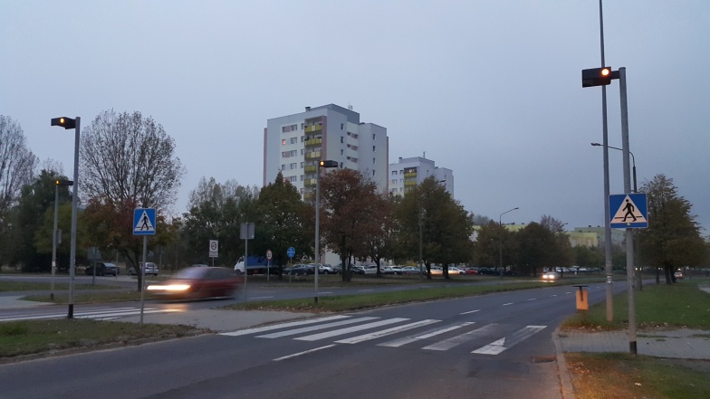 Ruchliwa ulica w Koninie z migającymi światełkami. Wreszcie zostały naprawione 