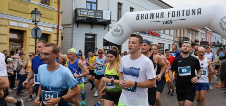 Prawie 500 osób rywalizowało w 27. Ogólnopolskim Biegu Milowego Słupa. Kto zwyciężył?