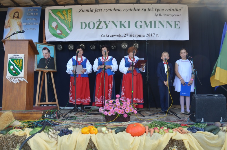 Aby zboże rosło jak na drożdżach ciasta, nadzieja na lepsze nigdy nie zagasła. Świętują rolnicy z Wierzbinka 