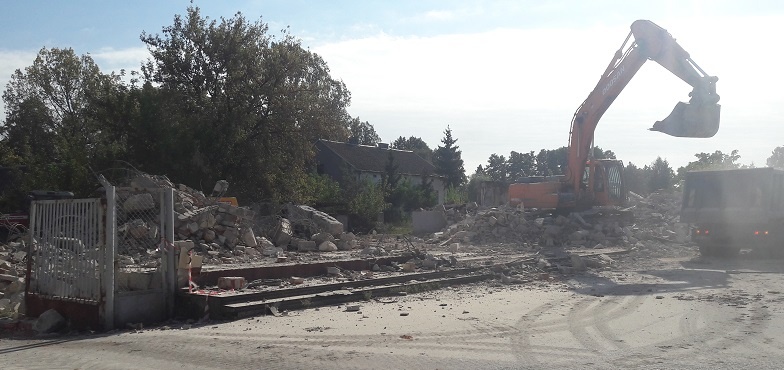 Zburzono sklepy i restaurację. Zupełnie zmieniło się centrum miasteczka