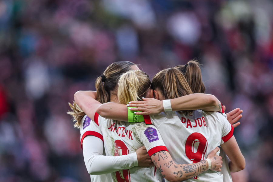 Reprezentacja Polski kobiet z wychowankami Medyka Konin w składzie rozpoczyna dzisiaj Euro. Na początek zmierzą się z Niemkami