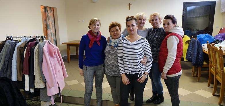  Gospodynie zorganizowały kiermasz odzieży. „Lubimy pomagać ludziom”