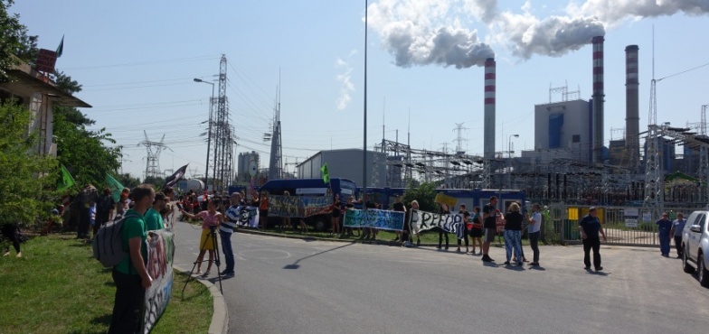 Protestowali przed elektrownią. „Nie otwierajmy kolejnych odkrywek”