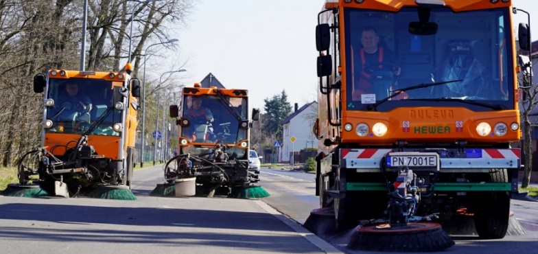 Pracownicy Przedsiębiorstwa Gospodarki Komunalnej i Mieszkaniowej w Koninie rozpoczęli pozimową akcję sprzątania miasta