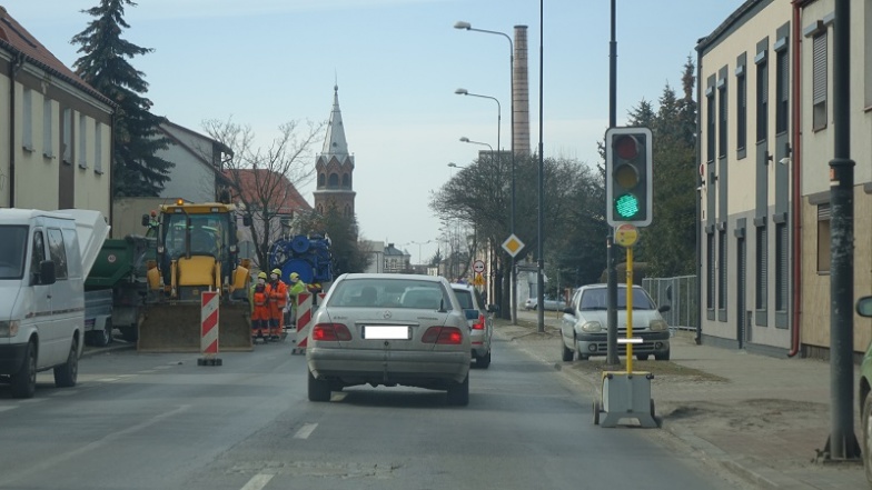Uwaga! Utrudnienia na ulicy Kolskiej. Ruch odbywa się wahadłowo 