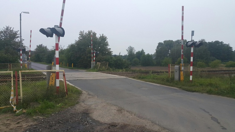 Następny przejazd kolejowy zostanie zamknięty. Zmiany w organizacji ruchu na Chorzniu