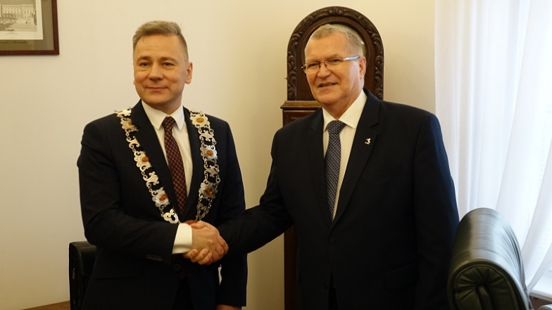 „W prezencie na urodziny otrzymałem miotłę”. Nowy prezydent o reorganizacji 