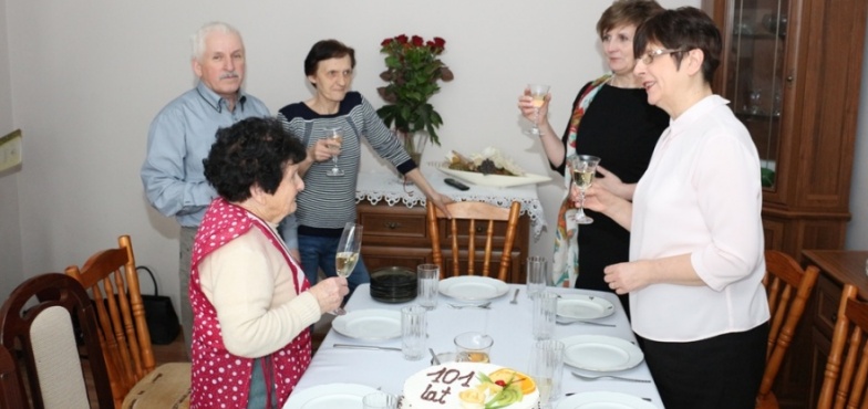 Leokadia Michalak ze Starego Miasta, w dobrym zdrowiu, obchodziła właśnie 101. urodziny  