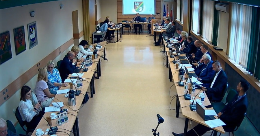 Radni powiatowi ekspresowo głosowali. Ponad 30 punktów w dwie godziny