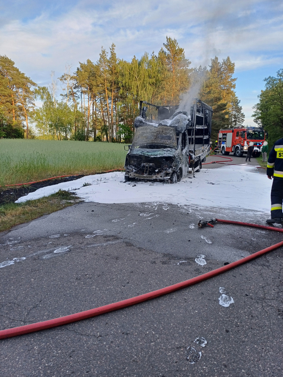 Bus w ogniu. Dwie osoby zdążyły wysiąść