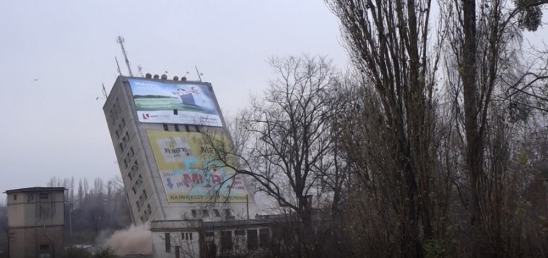 „Elewator przewrócił się w tę stronę, w którą miał się przewrócić”