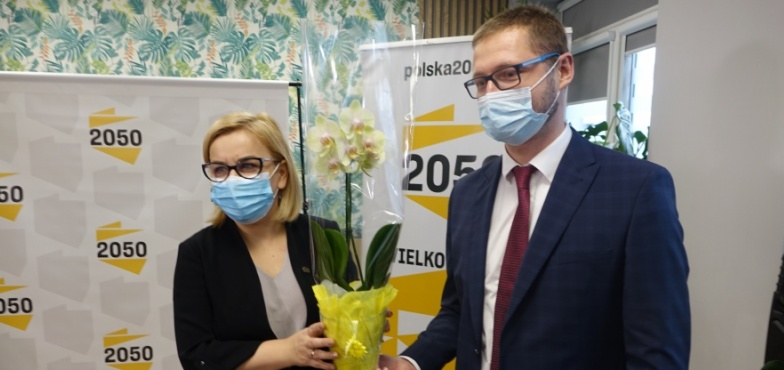 „Pani poseł jest dwa kroki przed strukturami, a struktury biegną, żeby ją dogonić”
