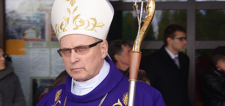 Biskup senior Mering na Jasnej Górze. „Polską rządzą dziś polityczni gangsterzy”