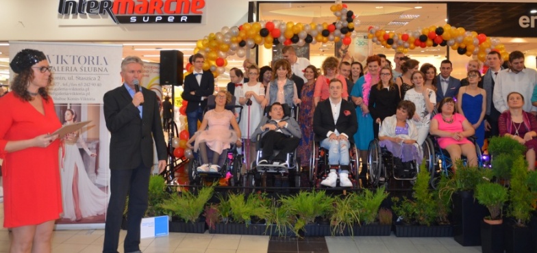 10. odsłona pokazu „Moda dla Każdego”. Było radośnie, głośno i kolorowo