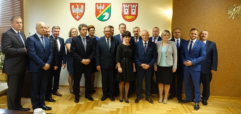 Radni potrafili się pięknie różnić. Pożegnali się przed wyborami