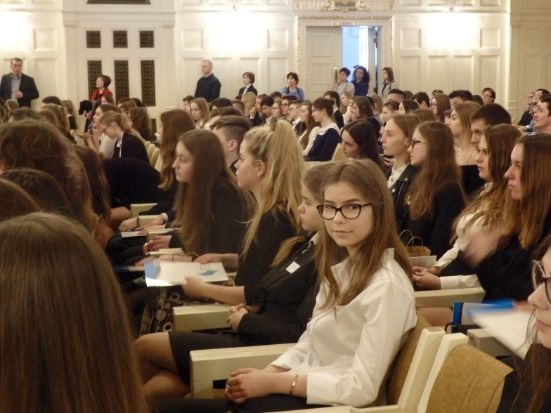 „Z komisji wykradziono gimnazjalne arkusze”. Uczniowie przygotowują się do egzaminu