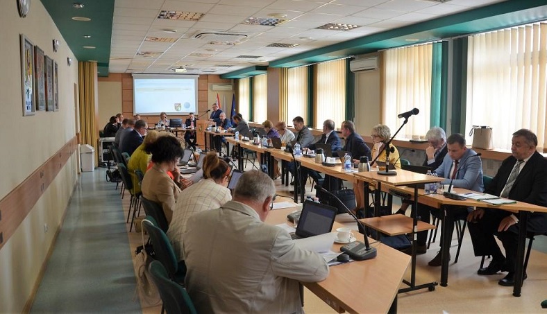 „Mamy wrócić z powrotem do palenia śmieciami?”. Przez galopujące ceny węgla