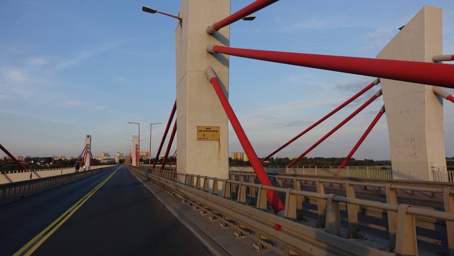 Co z ujawnionymi zarysowaniami skrajnych przęseł estakad i mostu M6? „Na ten rok zaplanowano wykonanie próbnych obciążeń”
