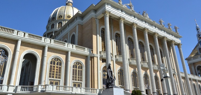 Dzień Promocji Honorowego Krwiodawstwa. W ambulansie obok bazyliki będą pobierane krew i osocze 