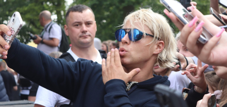 Tłumy na Targach SALIX w Wierzbinku. Gwiazdą wieczoru był Skolim