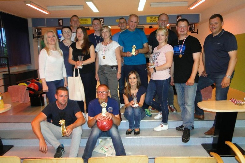 Ósme Mistrzostwa Gminy Sompolno w Bowlingu. Kulami rzucało 15 osób 