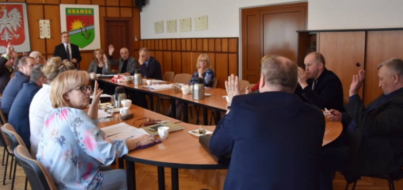 Radni „za” funduszem sołeckim. – Warto spróbować – zachęcał wójt