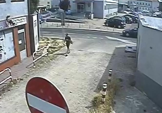 Czy ktoś rozpoznaje? Policjanci opublikowali wizerunek podejrzanego mężczyzny