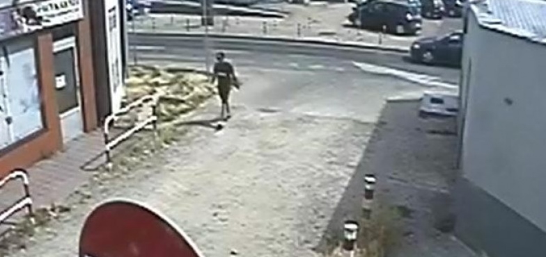 Czy ktoś rozpoznaje? Policjanci opublikowali wizerunek podejrzanego mężczyzny