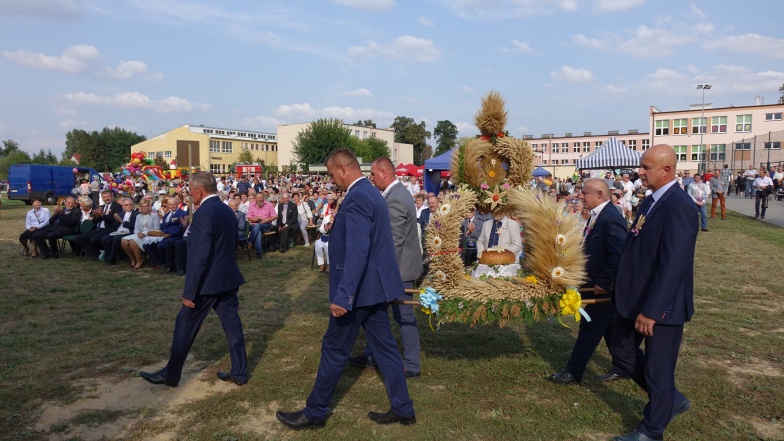 Dziś dzień podziękowań - Bogu za plony, ludziom za trud. Świętują rolnicy z Wilczyna 
