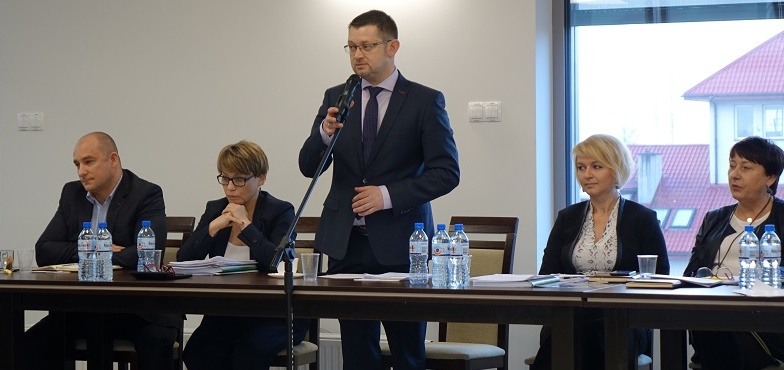 Budżet przyjęty jednogłośnie. Największa inwestycja to przebudowa drogi w Honoratce