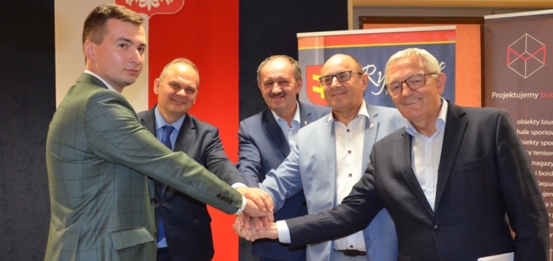 W Rychwale podpisano umowę na wykonanie instalacji fotowoltaicznych. Odnawialne źródła energii dla blisko 700 gospodarstw