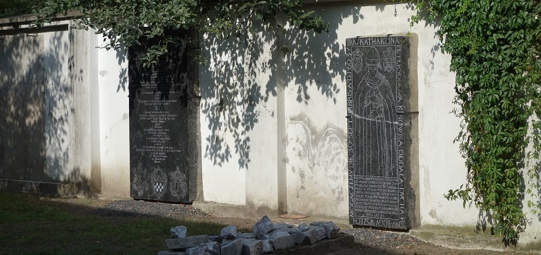 Spotkanie z książką w parafii ewangelickiej. Ksiądz zaprasza po mszy