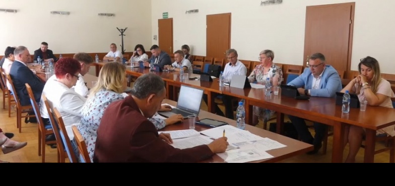 Radni jednomyślni w sprawie wotum i absolutorium dla burmistrza. Przed pierwszym głosowaniem zawiodły urządzenia