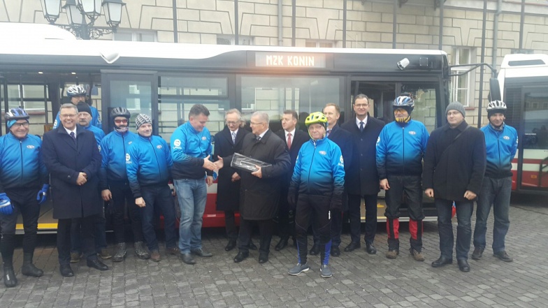 Kierowcy dostali kluczyki do autobusów.  Kiedy kasowniki nie będą potrzebne?