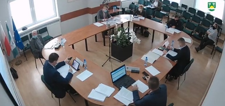 Tylko ośmioro radnych uczestniczyło w sesji. Siedmioro nie przyszło ze względów zdrowotnych
