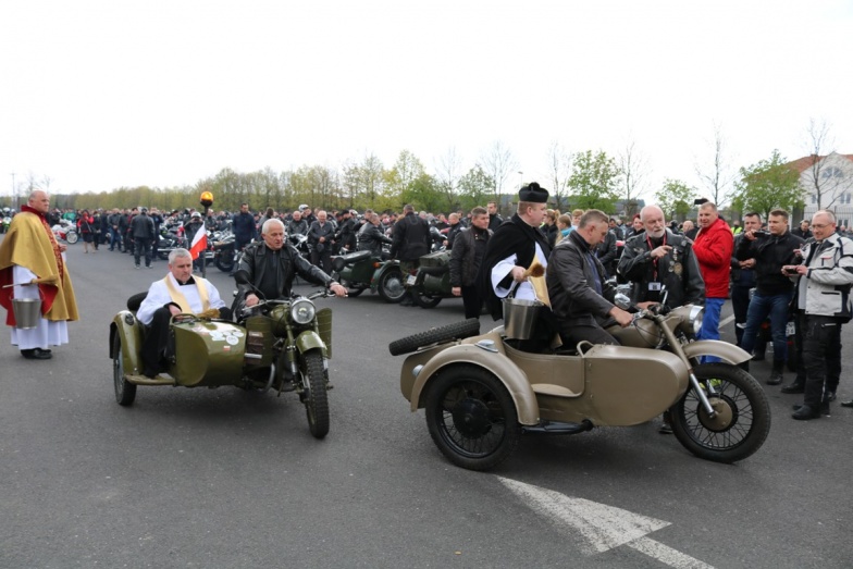 Motocykliści rozpoczęli sezon w Licheniu. 6 tysięcy fanów dwóch kółek wzięło udział we mszy  